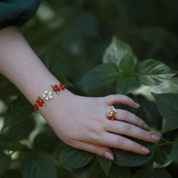 Cranberry Flowers Bracelet Fashion